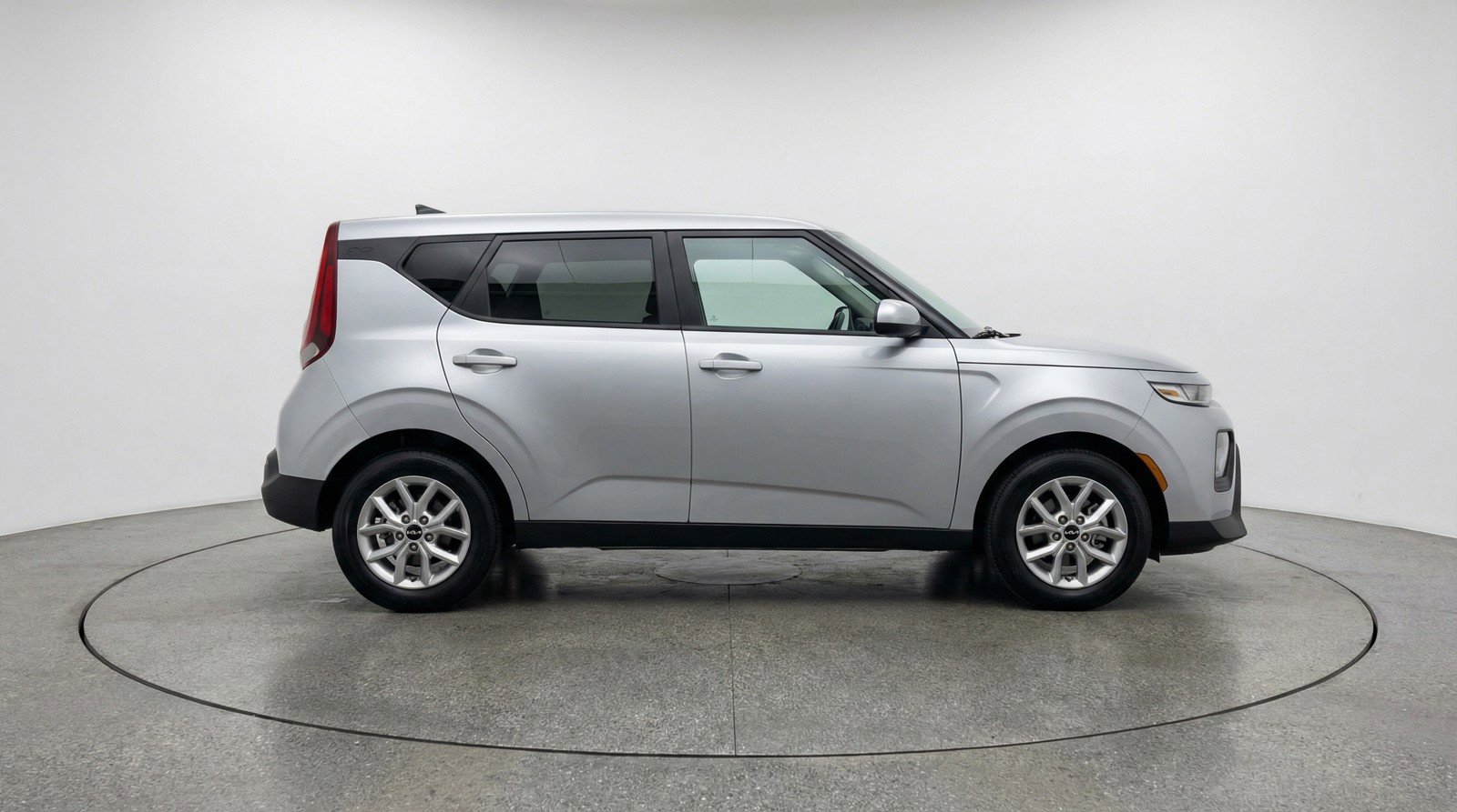 Used 2025 Kia Soul LX w/ LX Technology Package FWD image 11