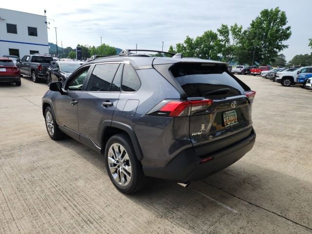 Used 2021 Toyota RAV4 XLE Premium AWD/4WD image 8