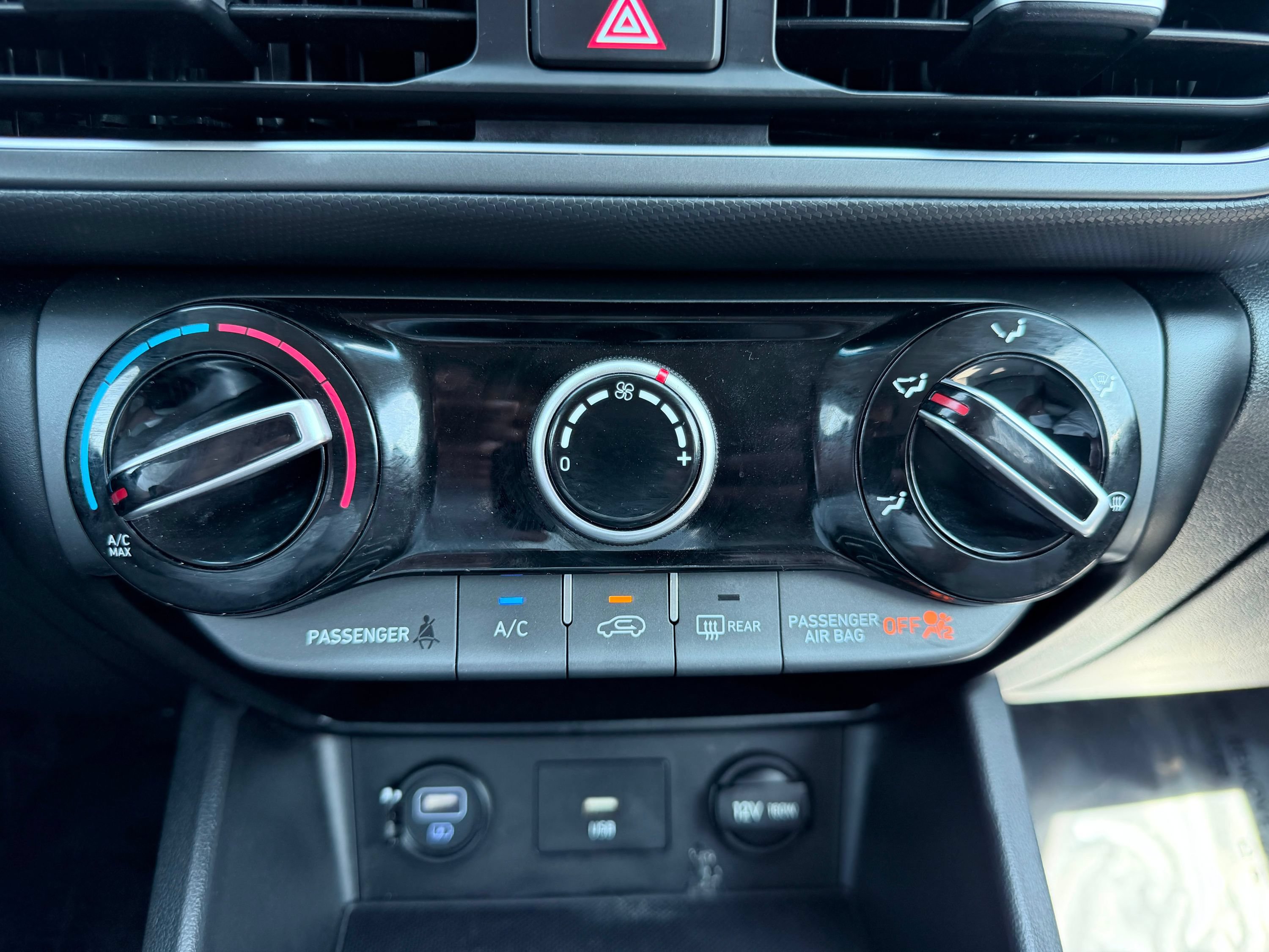 Used 2022 Hyundai Kona SEL AWD/4WD image 30