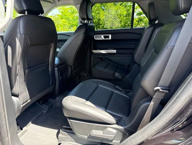 Used 2024 Ford Explorer XLT w/ Equipment Group 202A AWD/4WD image 35