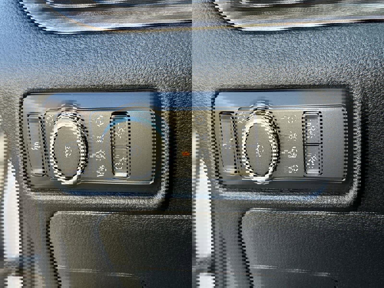 Used 2022 Ford Explorer Limited image 30