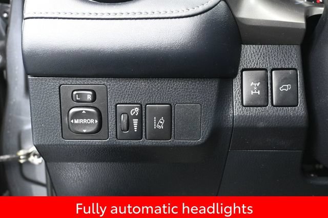 Used 2018 Toyota RAV4 XLE AWD/4WD image 18