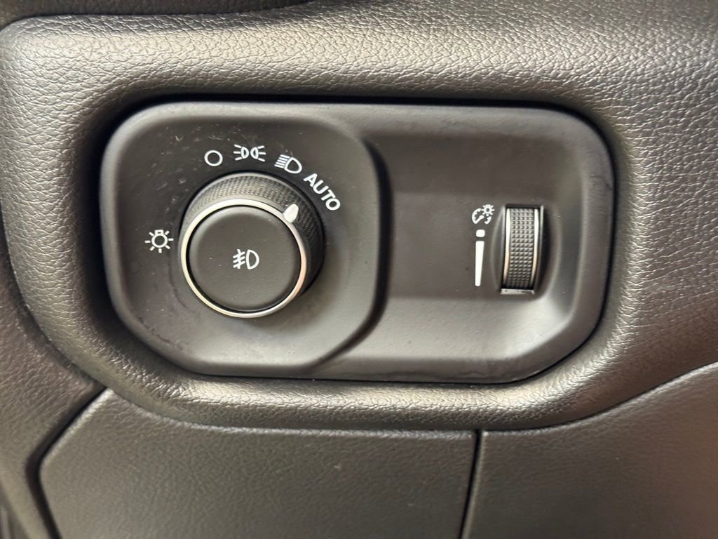 Used 2025 RAM 3500 Tradesman w/ Chrome Appearance Group image 27