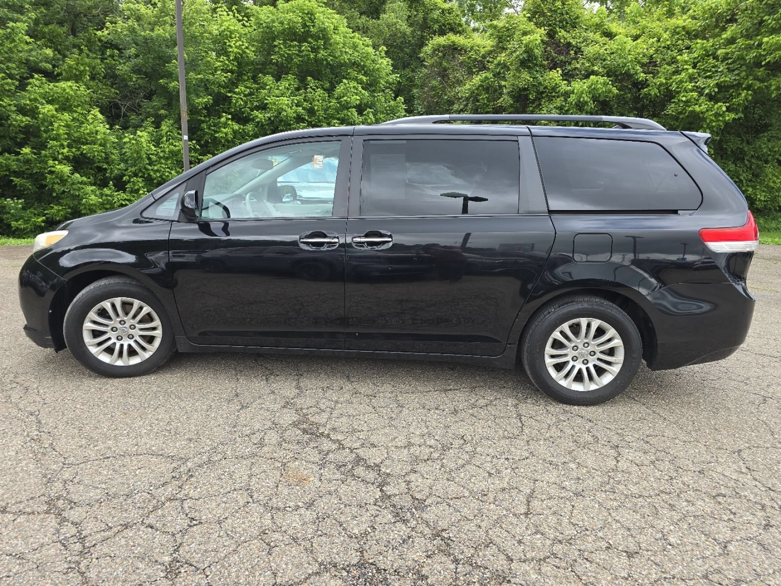 Used 2012 Toyota Sienna XLE w/ Premium Pkg FWD image 14