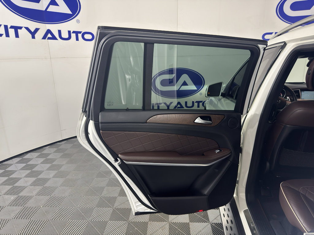 Used 2015 Mercedes-Benz GL 550 4MATIC image 32