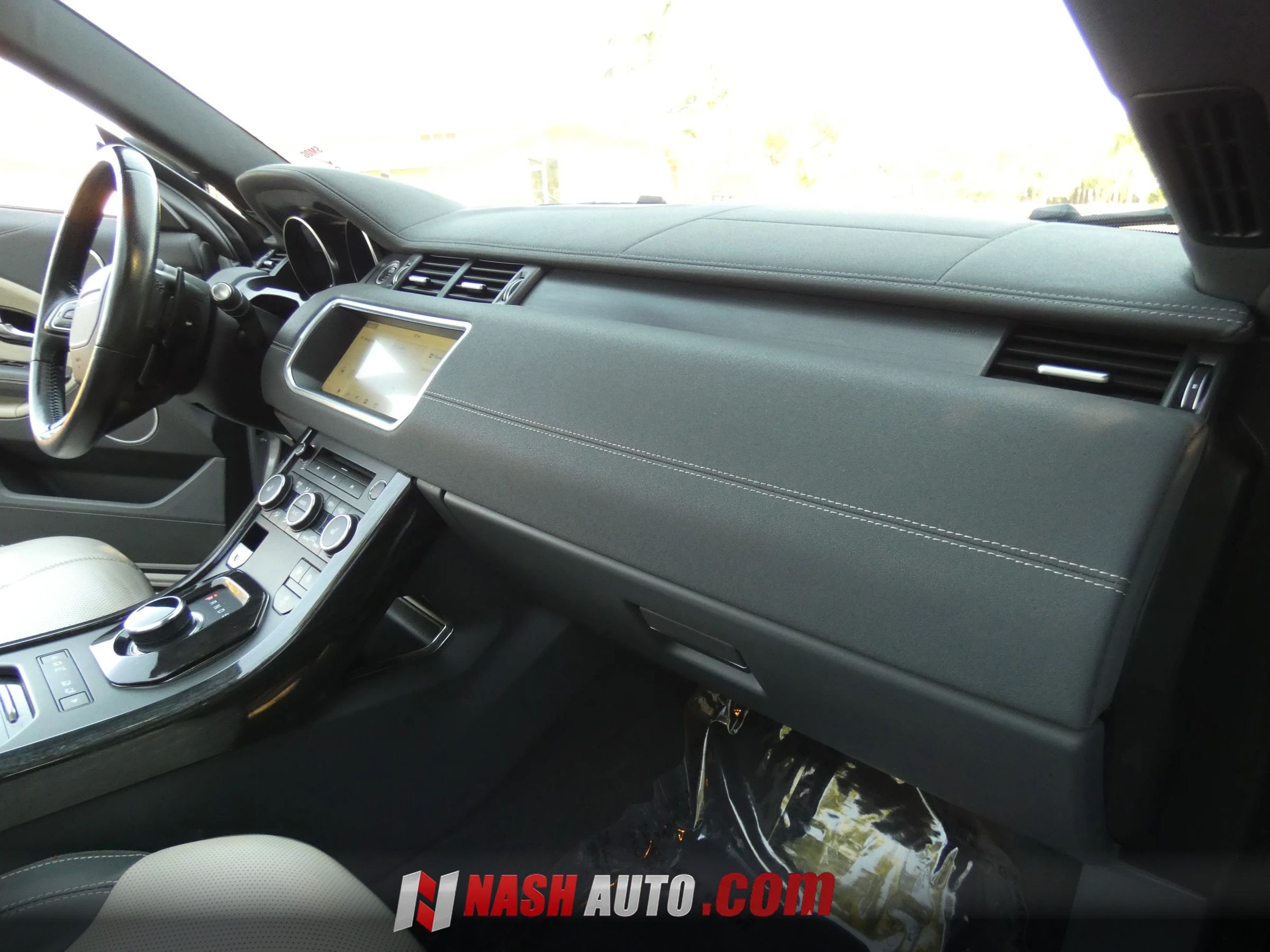 Used 2019 Land Rover Range Rover Evoque SE Dynamic AWD/4WD image 35