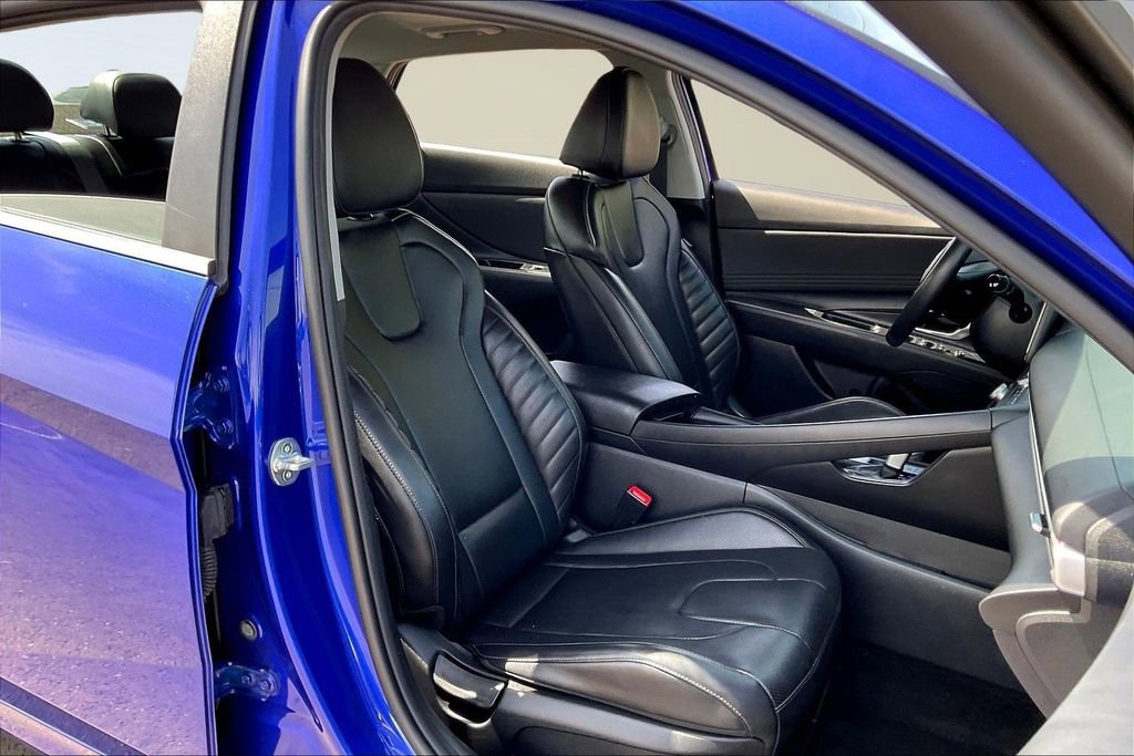 Used 2024 Hyundai Elantra Limited image 30
