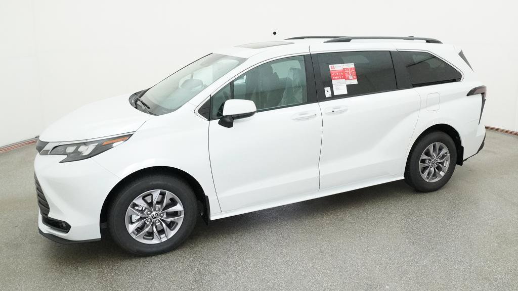 New 2026 Toyota Sienna XLE FWD image 5