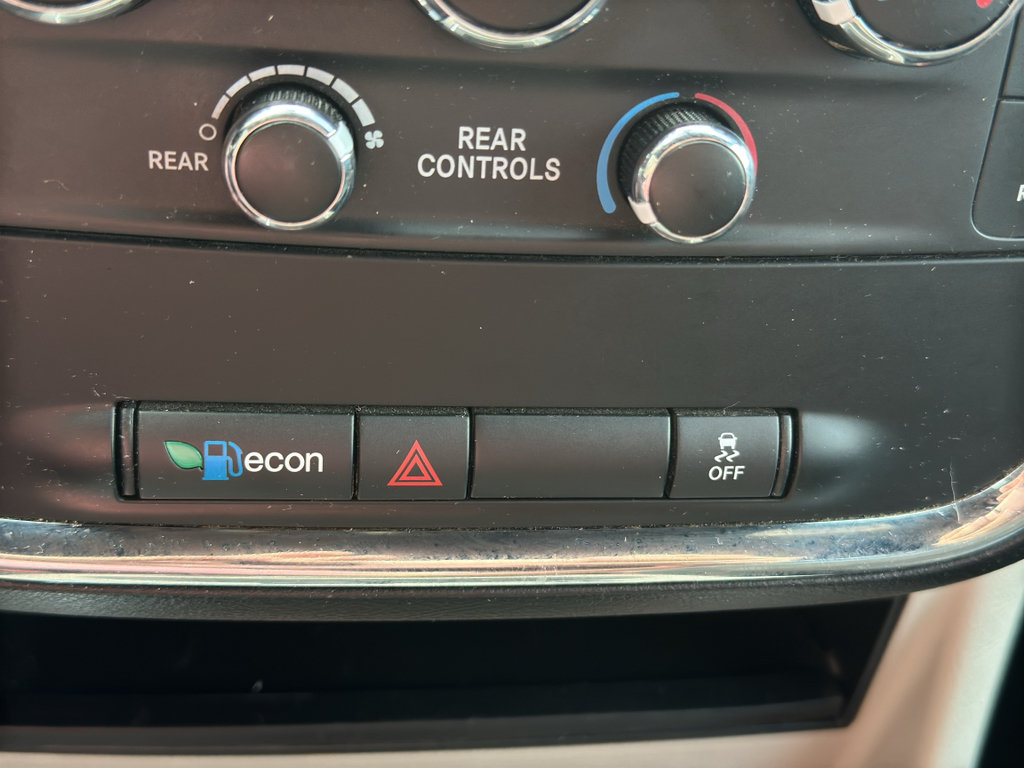 Used 2019 Dodge Grand Caravan SXT FWD image 24
