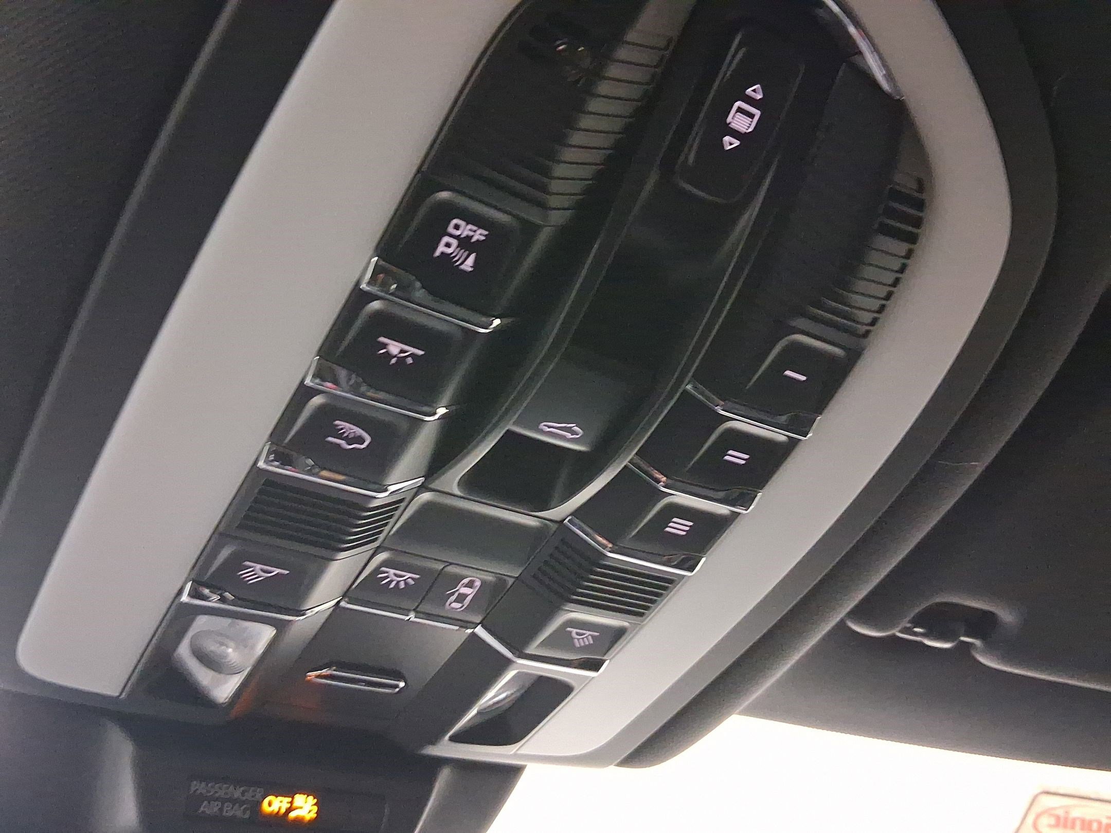 Certified 2025 Porsche Macan GTS image 32