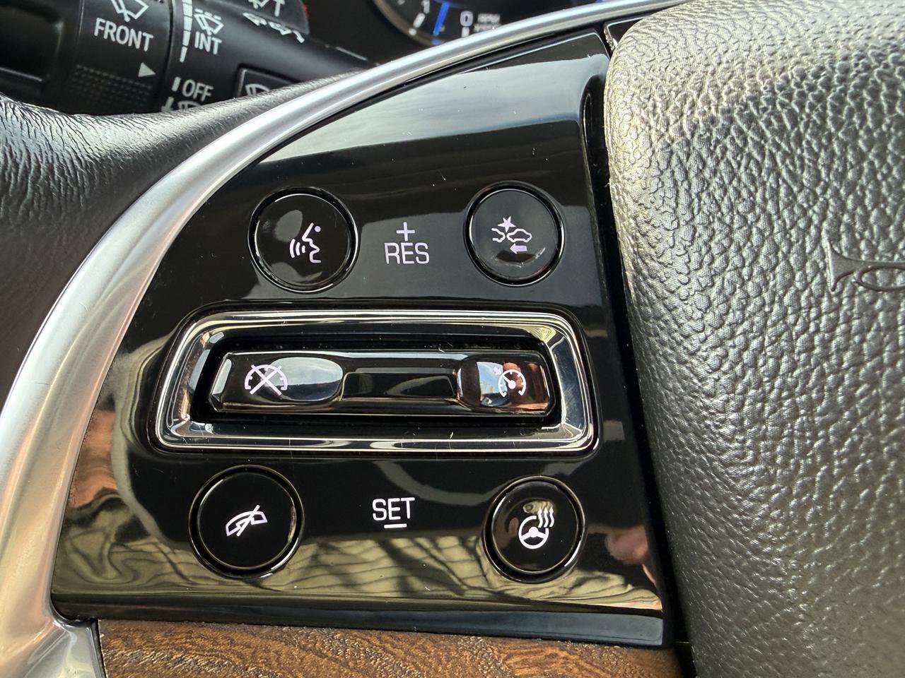 Used 2019 Cadillac Escalade Luxury AWD/4WD image 14