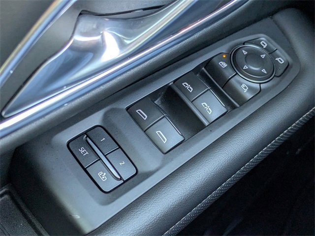 Used 2024 Chevrolet Suburban Premier image 25