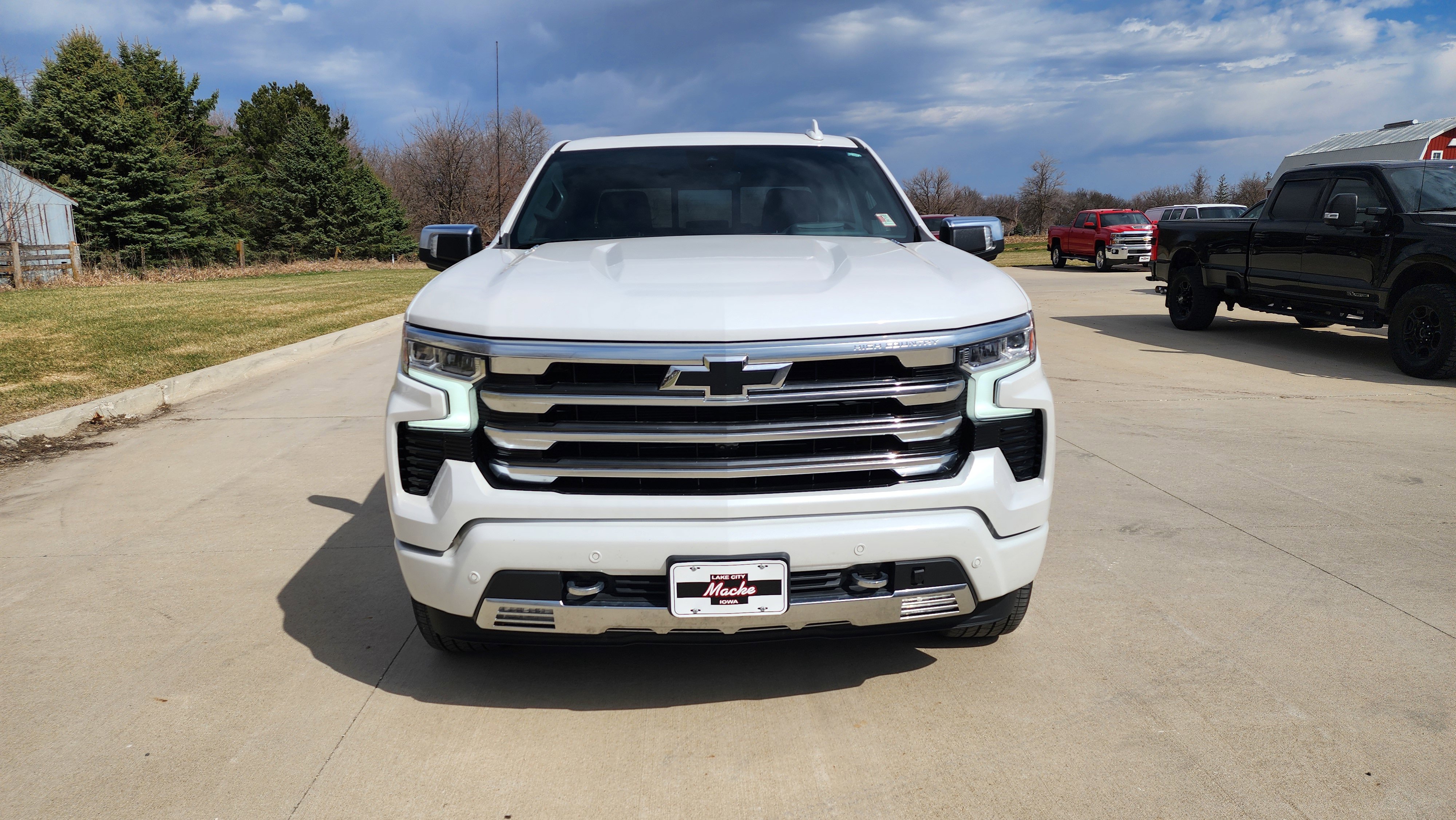 Used 2025 Chevrolet Silverado 1500 High Country w/ Technology Package image 2