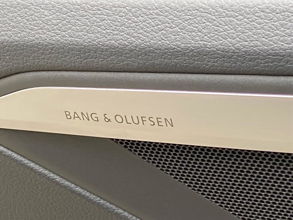 Used 2024 Audi Q8 e-tron Premium Plus w/ Premium Plus Package image 21