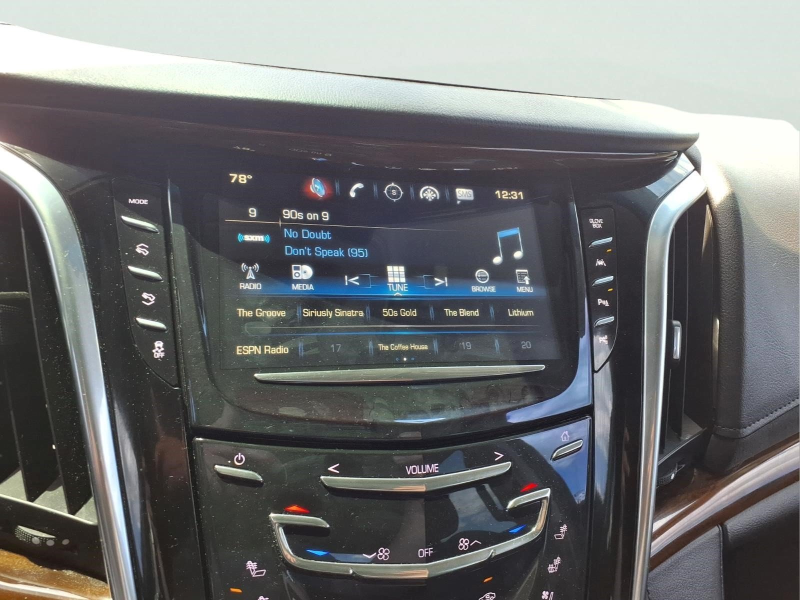 Certified 2019 Cadillac Escalade Luxury AWD/4WD image 21