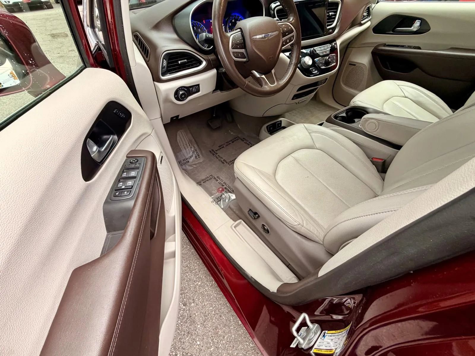 Used 2020 Chrysler Pacifica Touring-L Plus FWD image 14