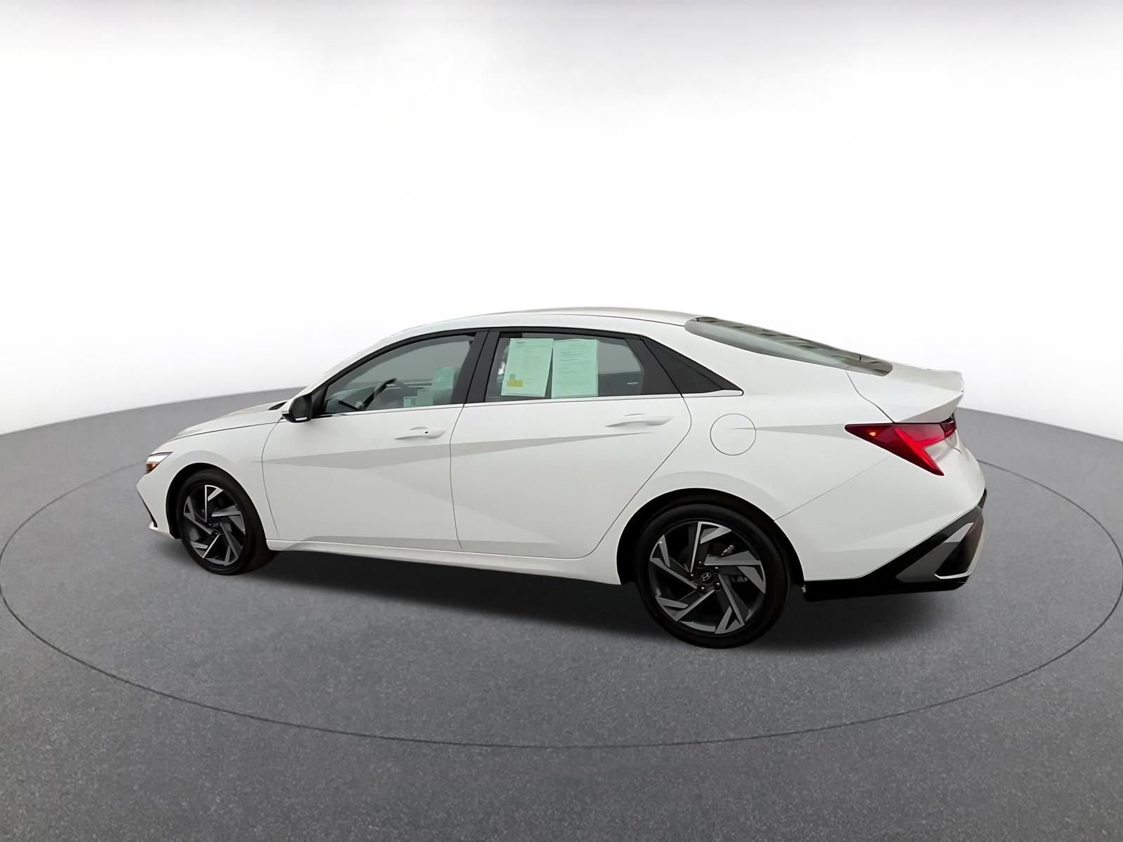 Used 2025 Hyundai Elantra SEL FWD image 10