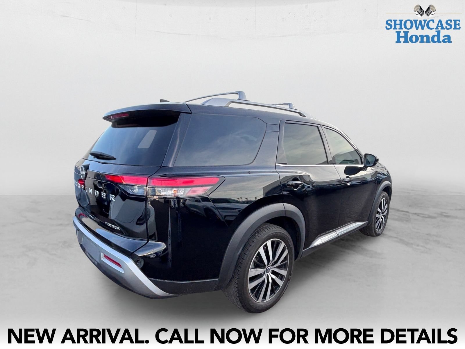 Used 2023 Nissan Pathfinder Platinum w/ Cargo Package FWD image 5
