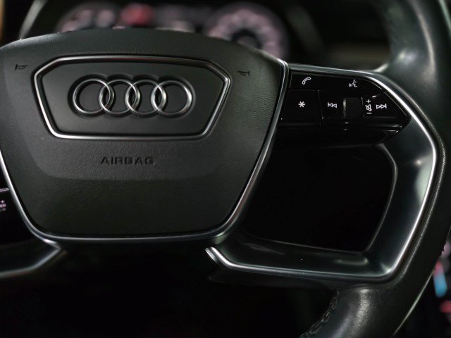 Used 2022 Audi e-tron Premium Plus image 22