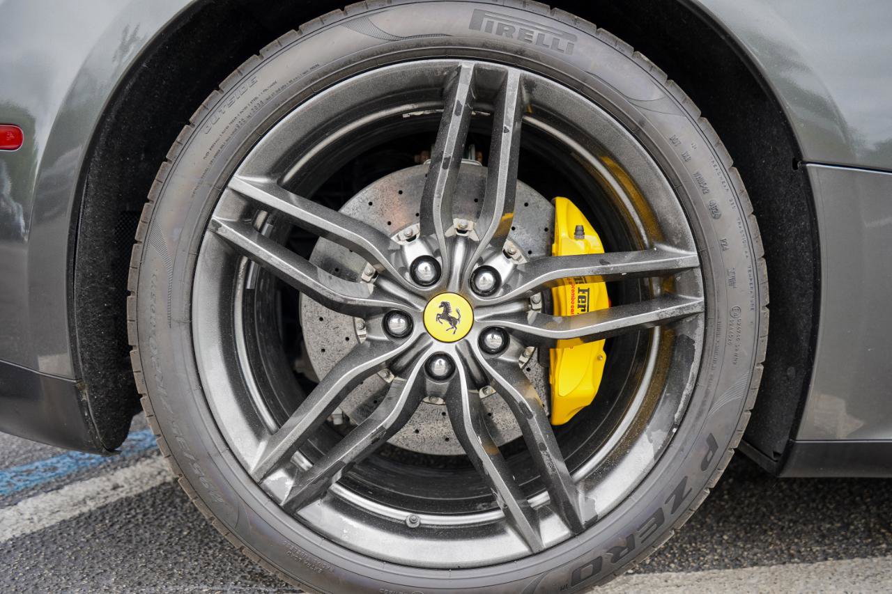 Used 2015 Ferrari FF image 9