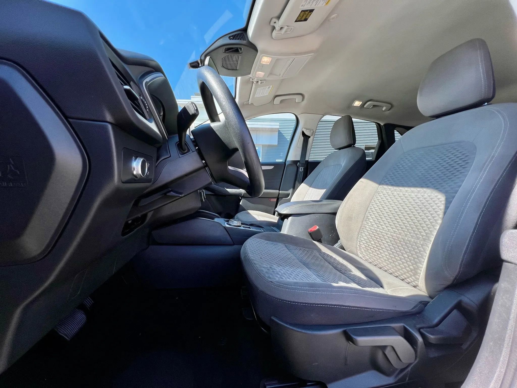 Used 2021 Ford Escape SE w/ SE Sport Appearance Package image 19