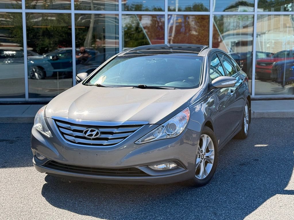 Used 2013 Hyundai Sonata Limited w/ Premium Pkg FWD image 2