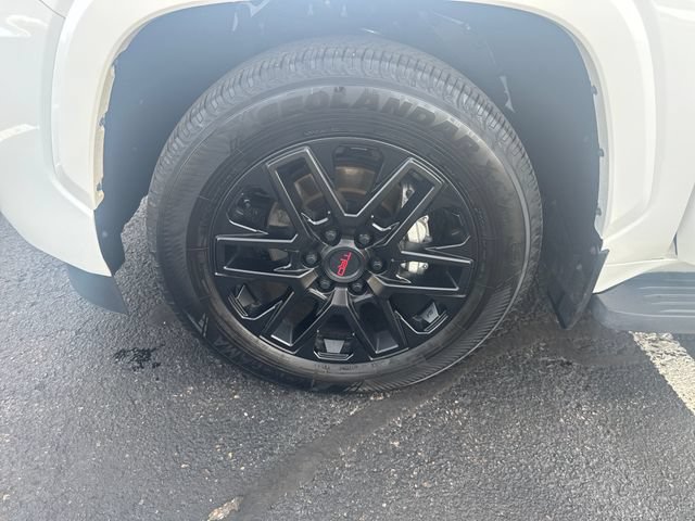 Used 2024 Toyota Sequoia SR5 w/ SR5 Premium Package AWD/4WD image 31