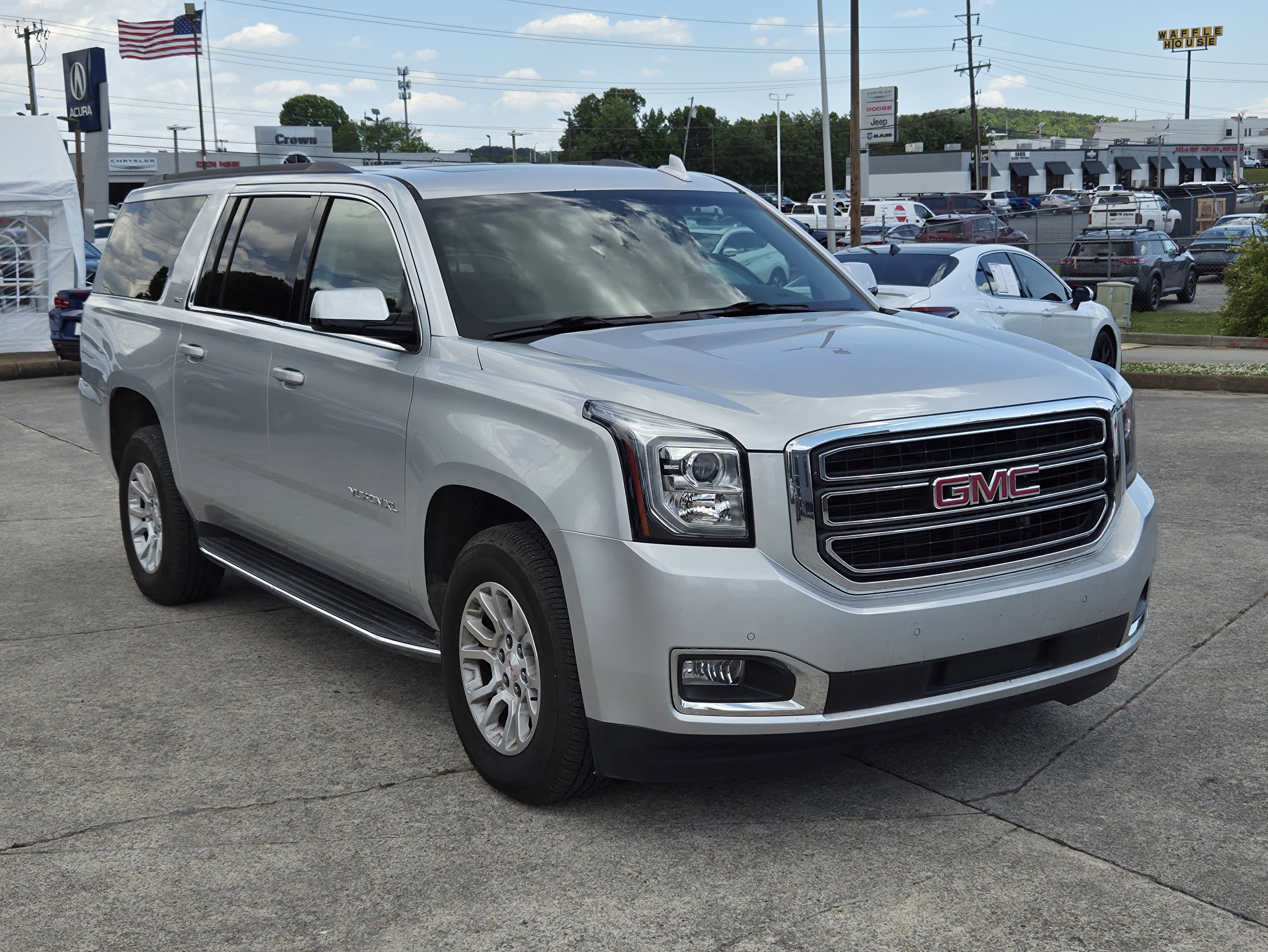 Used 2017 GMC Yukon XL SLT w/ Open Road Package RWD image 1