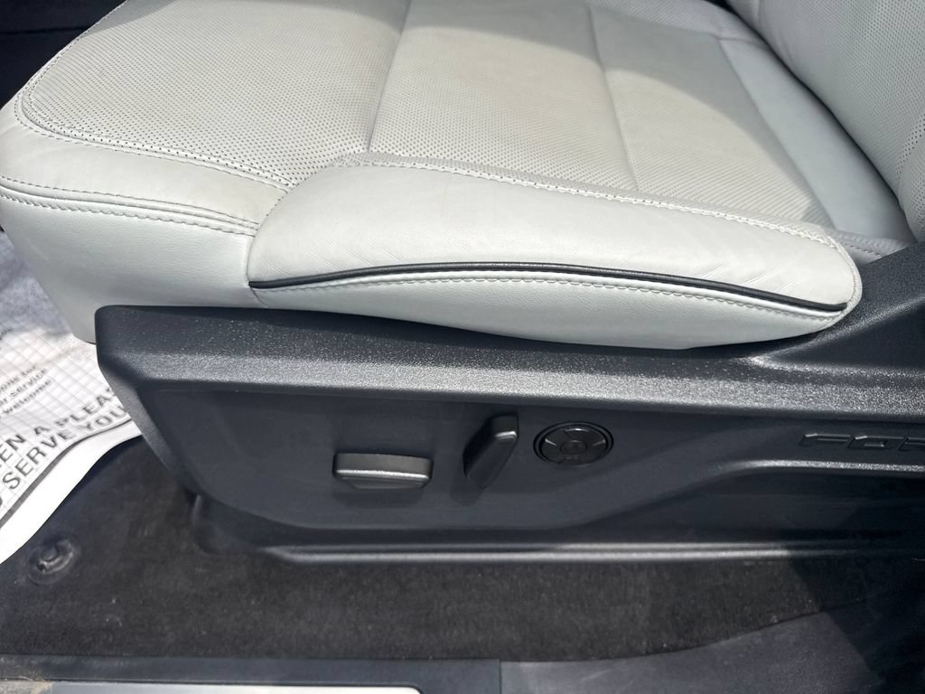 Used 2025 Ford Expedition Max Platinum w/ Platinum Ultimate Package AWD/4WD image 36