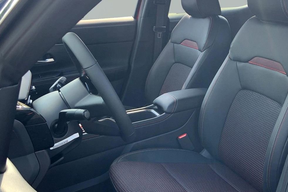 New 2025 Nissan Kicks SR image 11