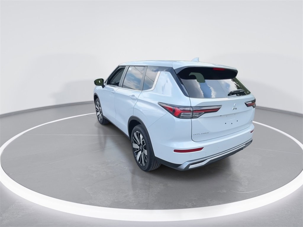 New 2025 Mitsubishi Outlander SE image 7