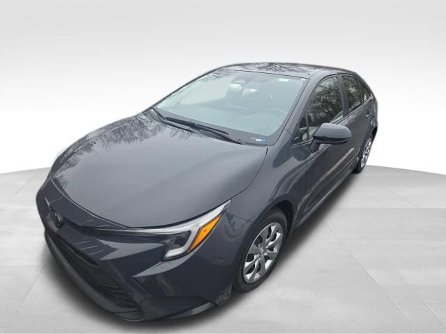 Used 2024 Toyota Corolla LE image 2