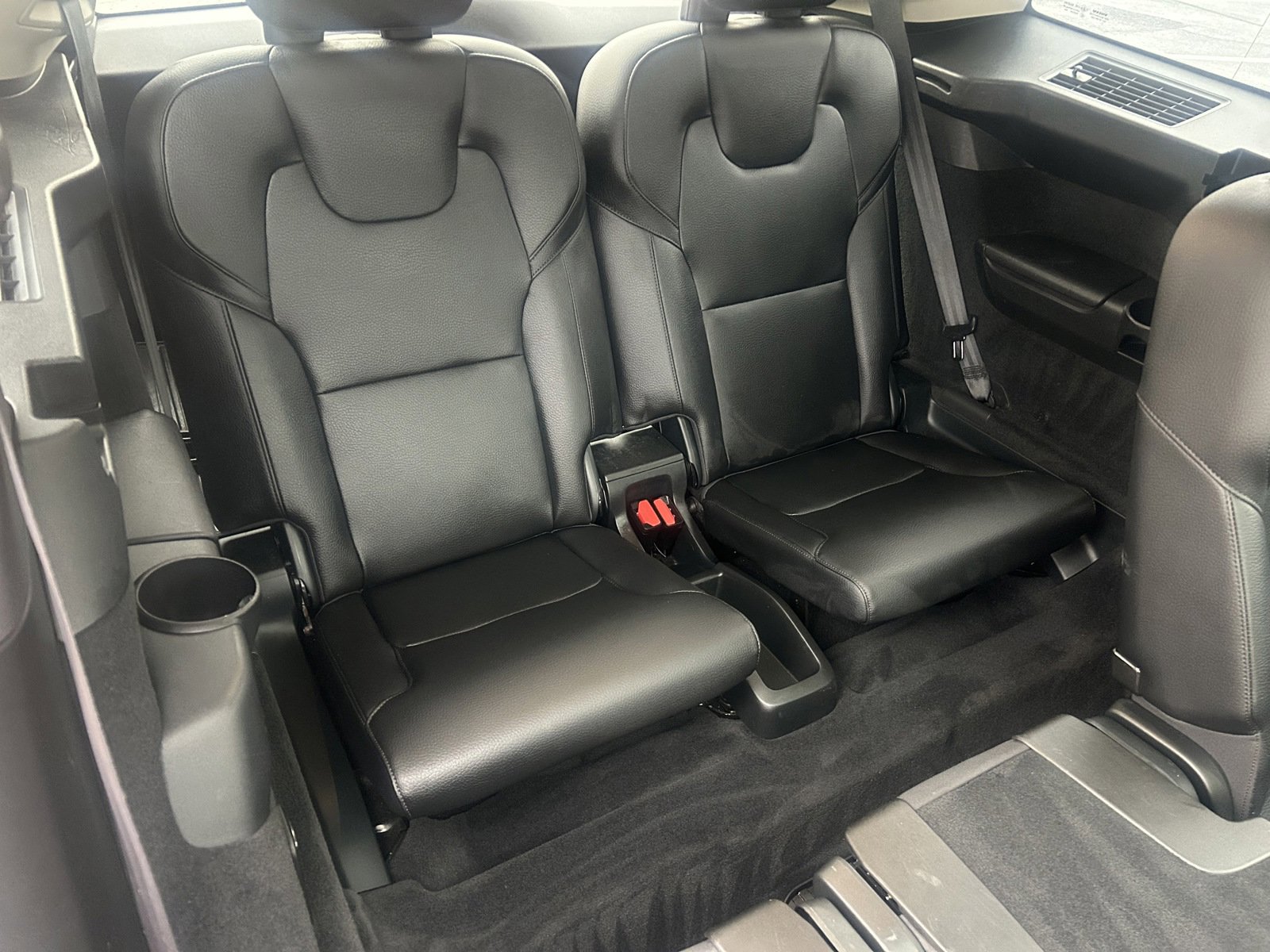 Used 2016 Volvo XC90 T6 Momentum w/ Momentum Plus Package AWD/4WD image 33