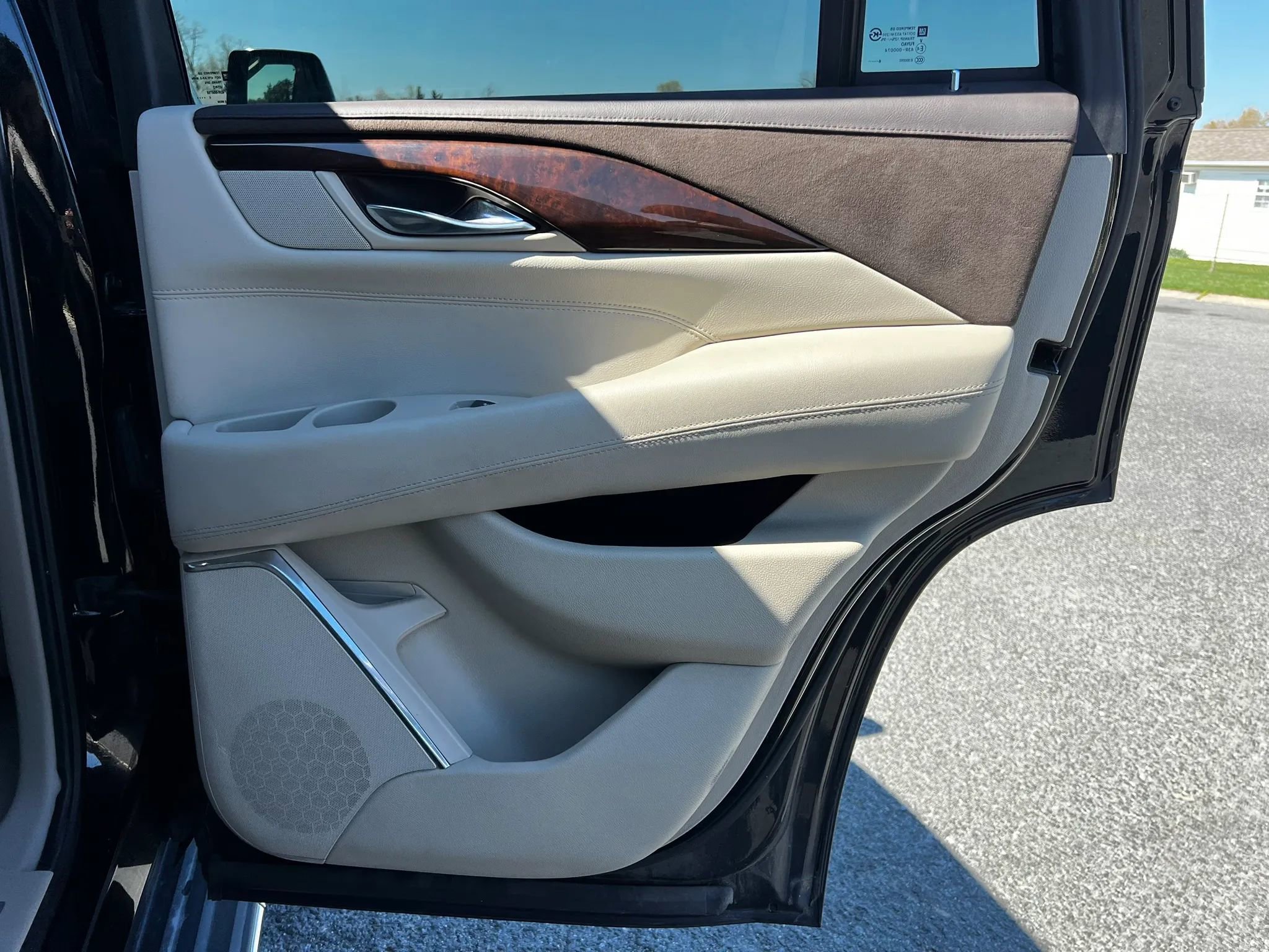 Used 2017 Cadillac Escalade Premium Luxury AWD/4WD image 28