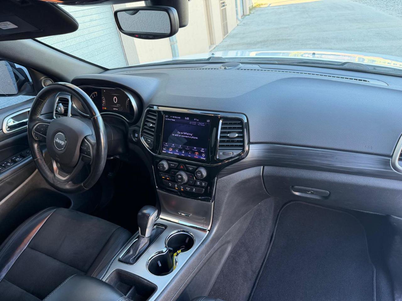 Used 2019 Jeep Grand Cherokee Laredo RWD image 24