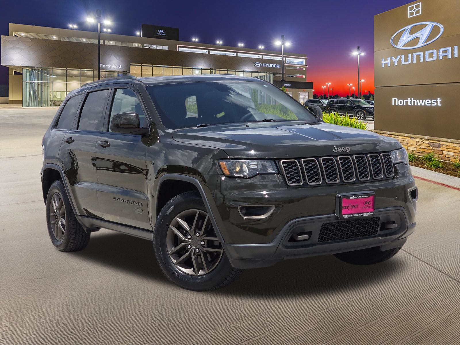 Used 2016 Jeep Grand Cherokee Laredo 75th Anniversary AWD/4WD image 3