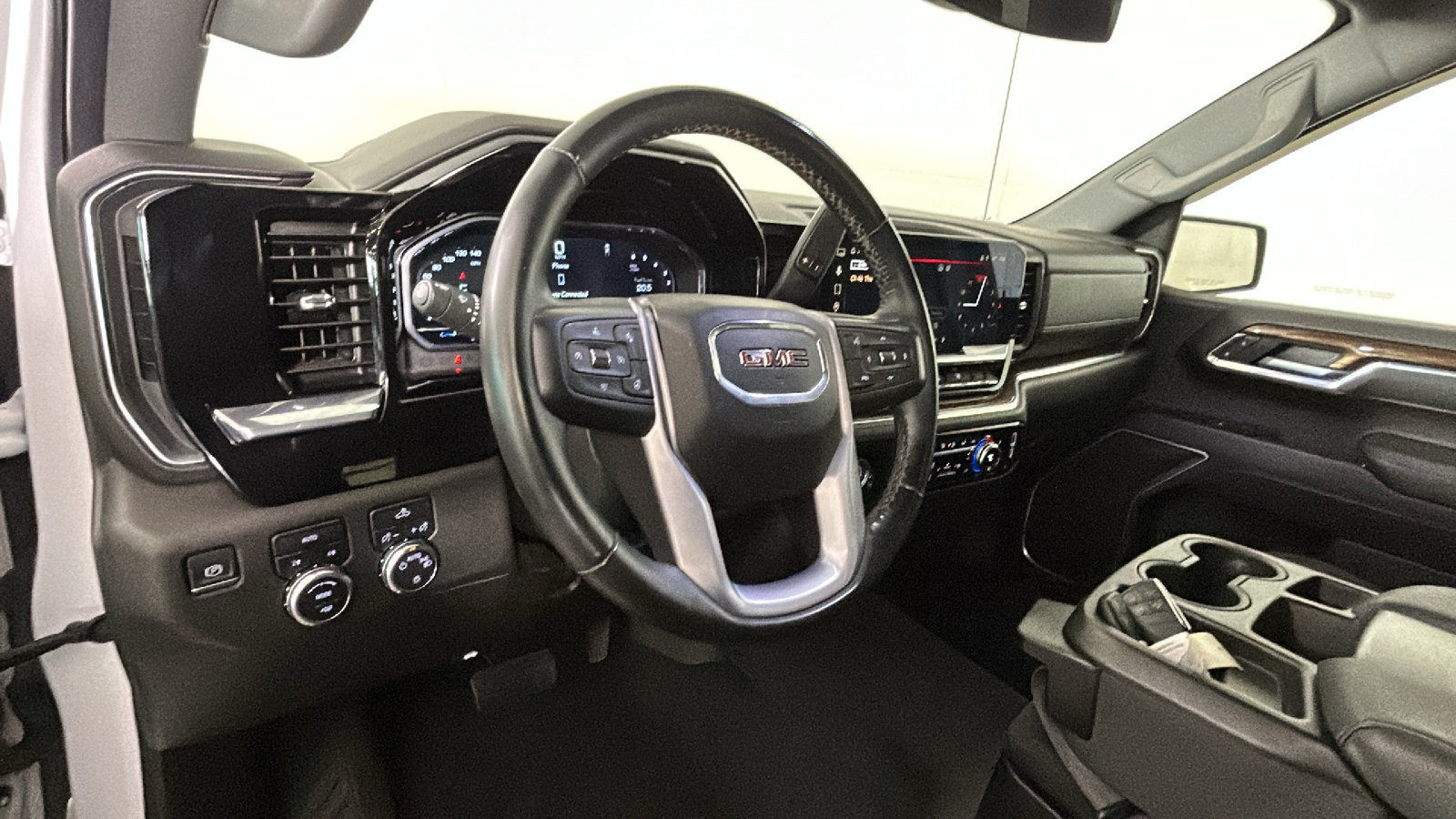 Used 2023 GMC Sierra 1500 SLE AWD/4WD image 16