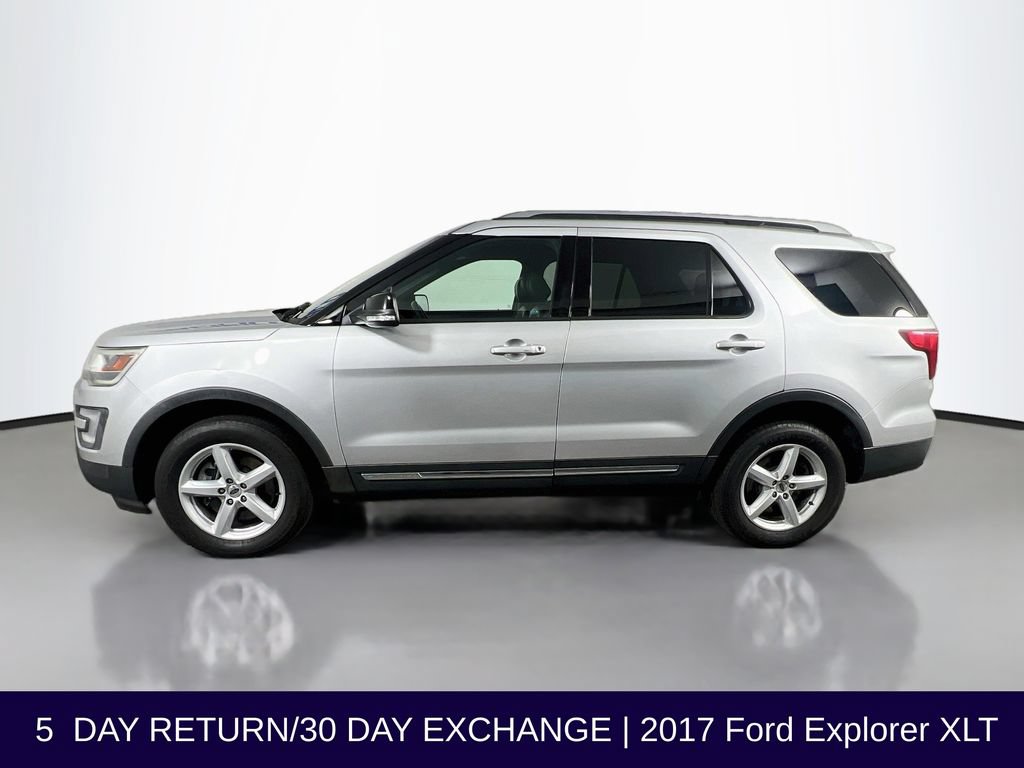 Used 2017 Ford Explorer XLT w/ Equipment Group 202A AWD/4WD image 5