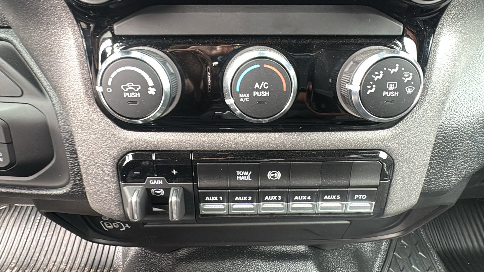 New 2026 RAM 5500 Tradesman w/ Chrome Appearance Group AWD/4WD image 19