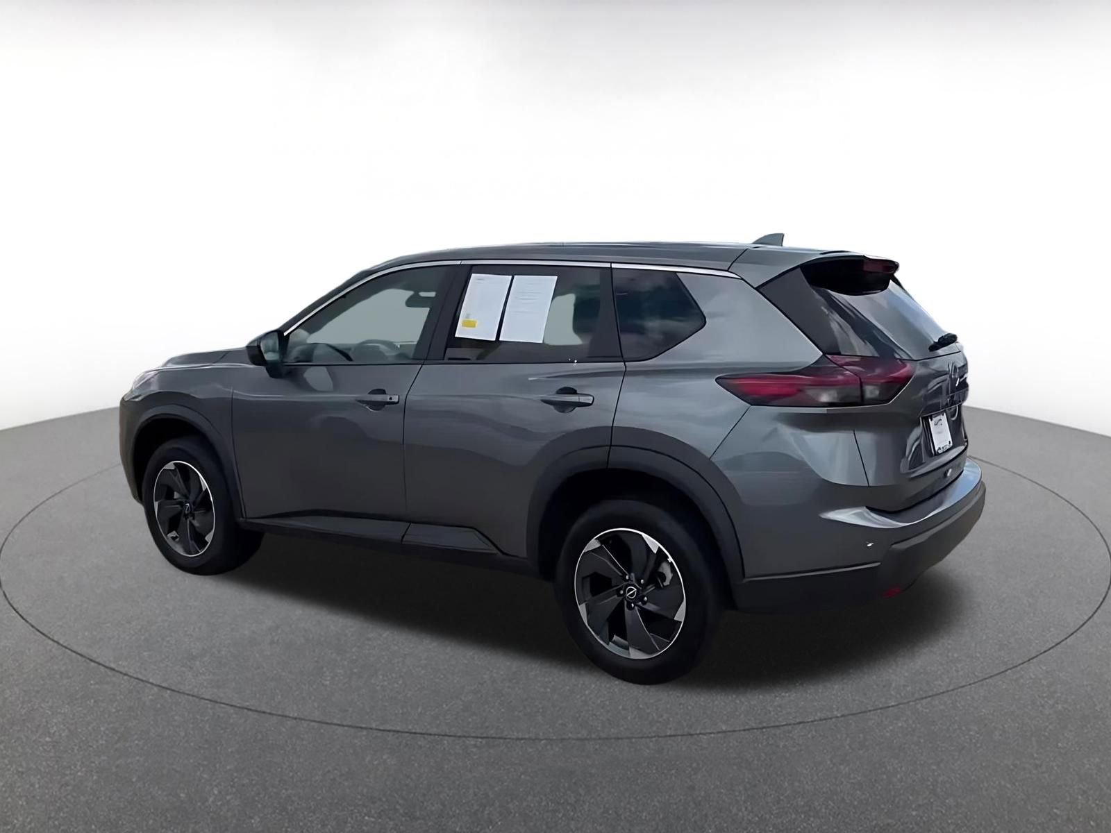 Used 2025 Nissan Rogue SV FWD image 10