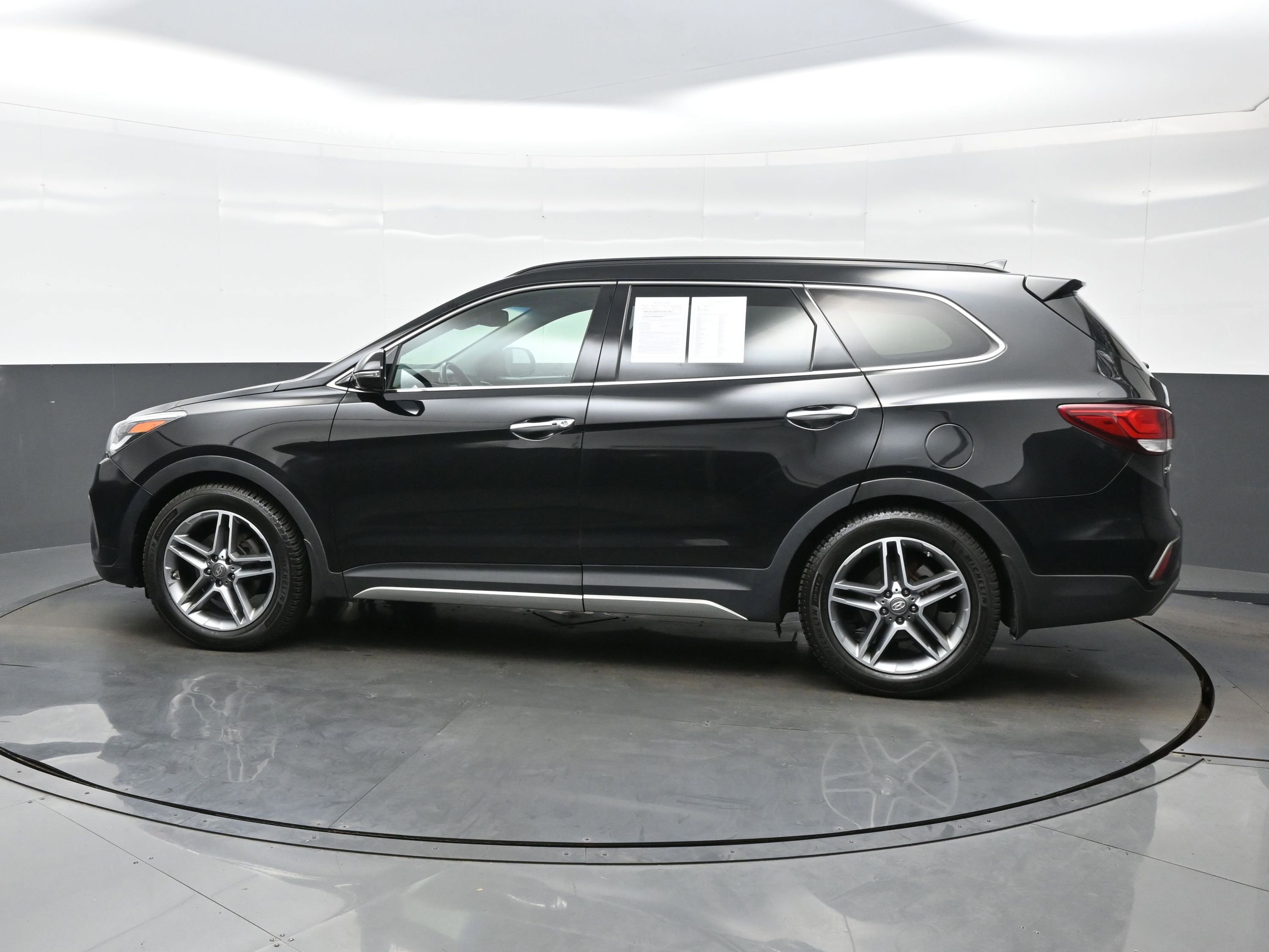 Used 2017 Hyundai Santa Fe Limited AWD/4WD image 3