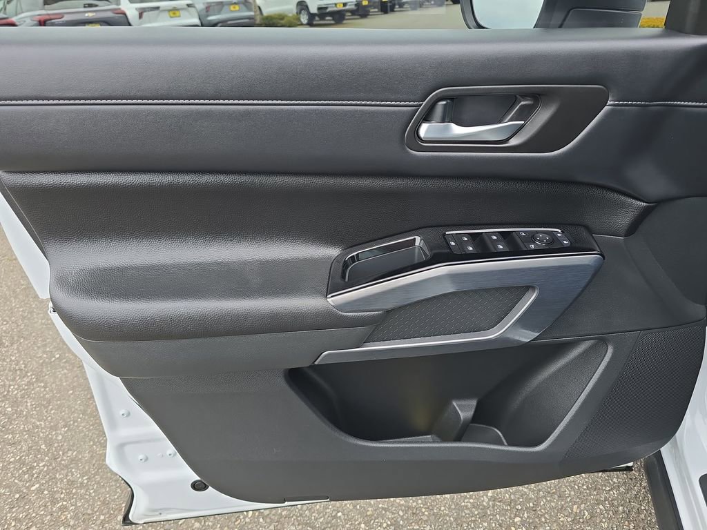 Used 2025 Nissan Pathfinder SL w/ SL Premium Package image 27