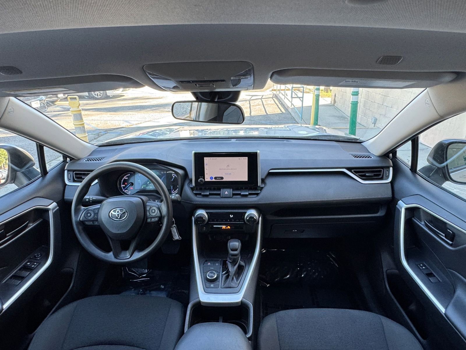 Used 2025 Toyota RAV4 LE AWD/4WD image 32