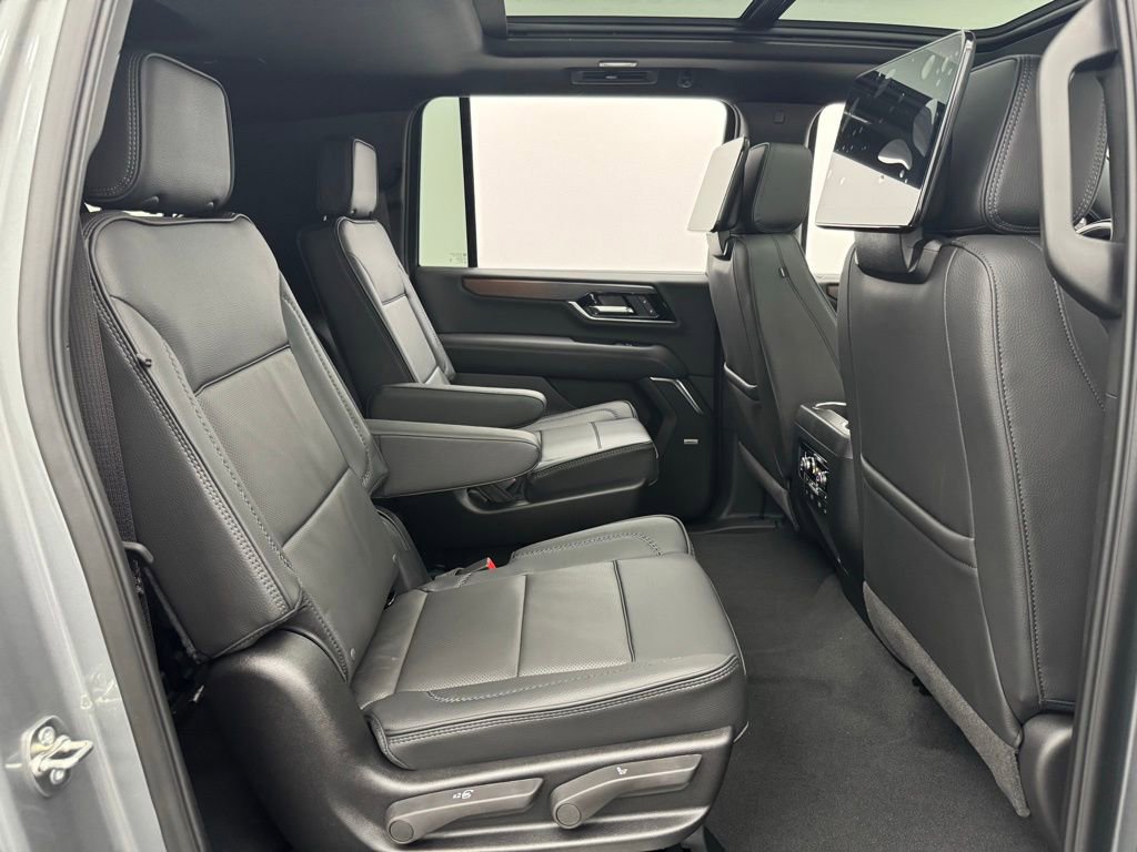 New 2026 GMC Yukon XL Denali w/ Denali Reserve Package image 41