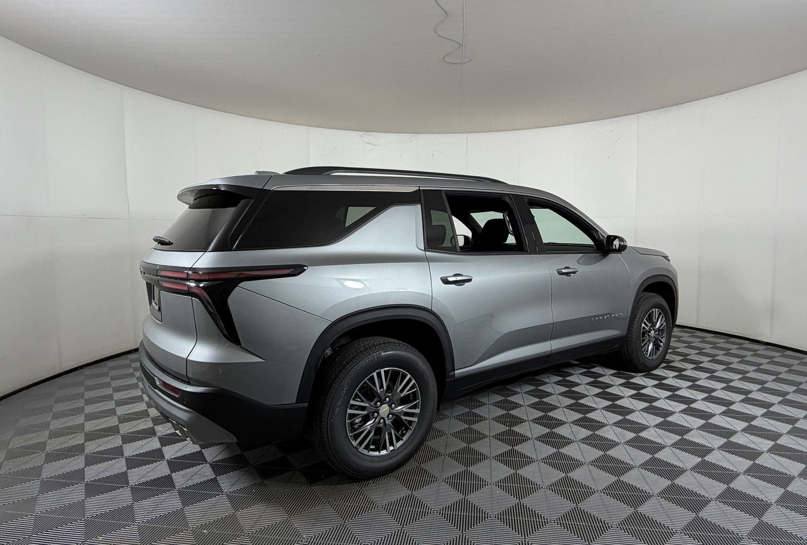New 2026 Chevrolet Traverse LT w/ LPO, Floor Liner Package FWD image 4