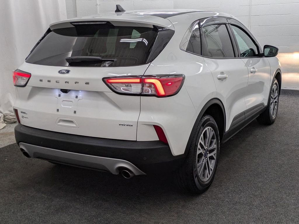 Used 2022 Ford Escape SEL image 2