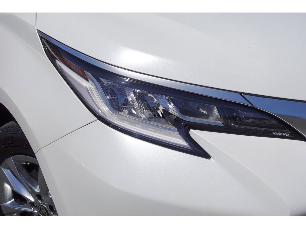 Certified 2023 Toyota Sienna Limited AWD/4WD image 2