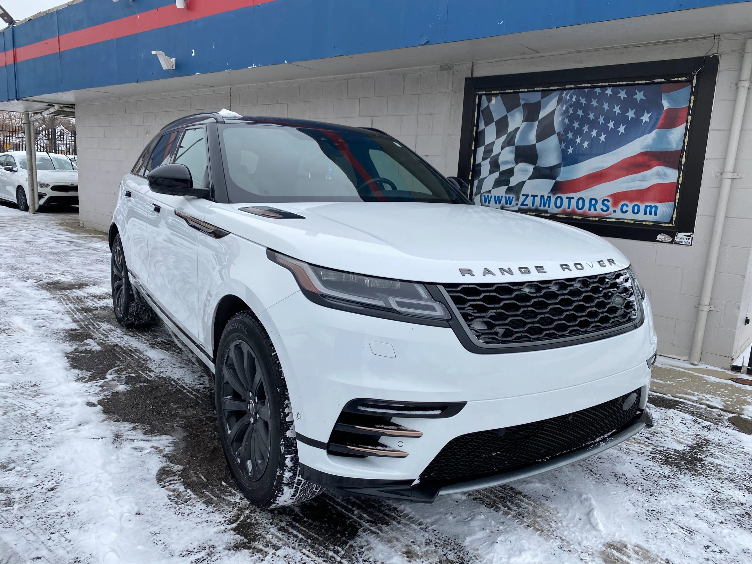 Used 2018 Land Rover Range Rover Velar R-Dynamic SE image 1