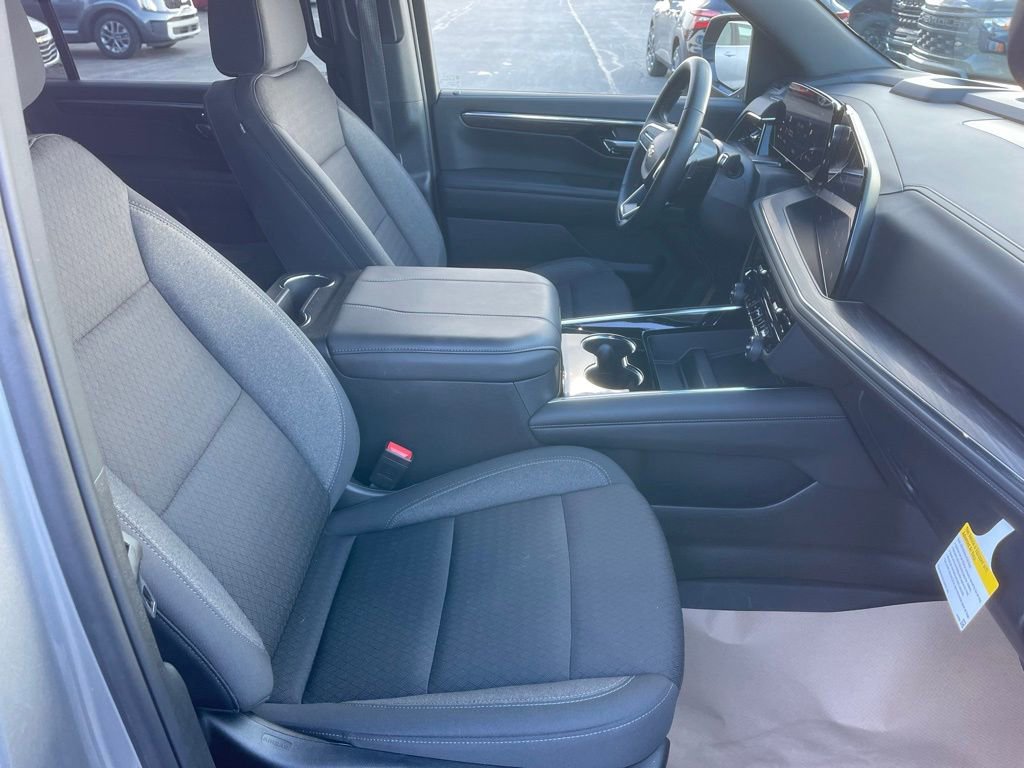 Used 2025 Chevrolet Suburban LS image 20