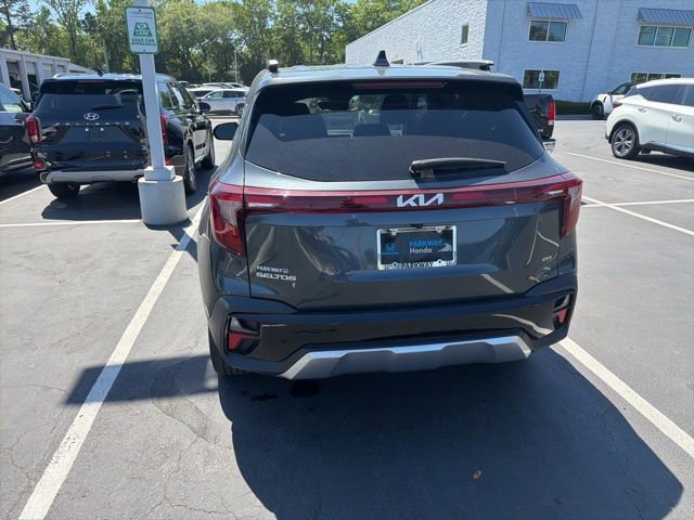 Used 2024 Kia Seltos EX image 23